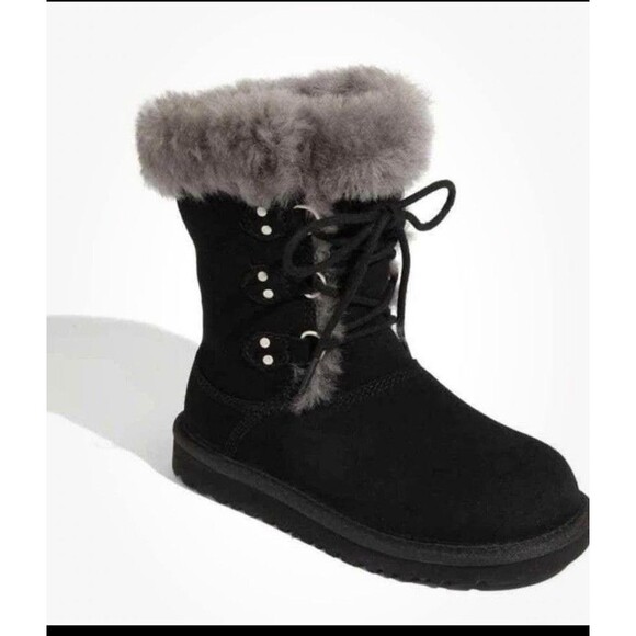 Ugg Kids Sophy Black Boots Size 10 Warm Winter Shearling - Picture 1 of 5
